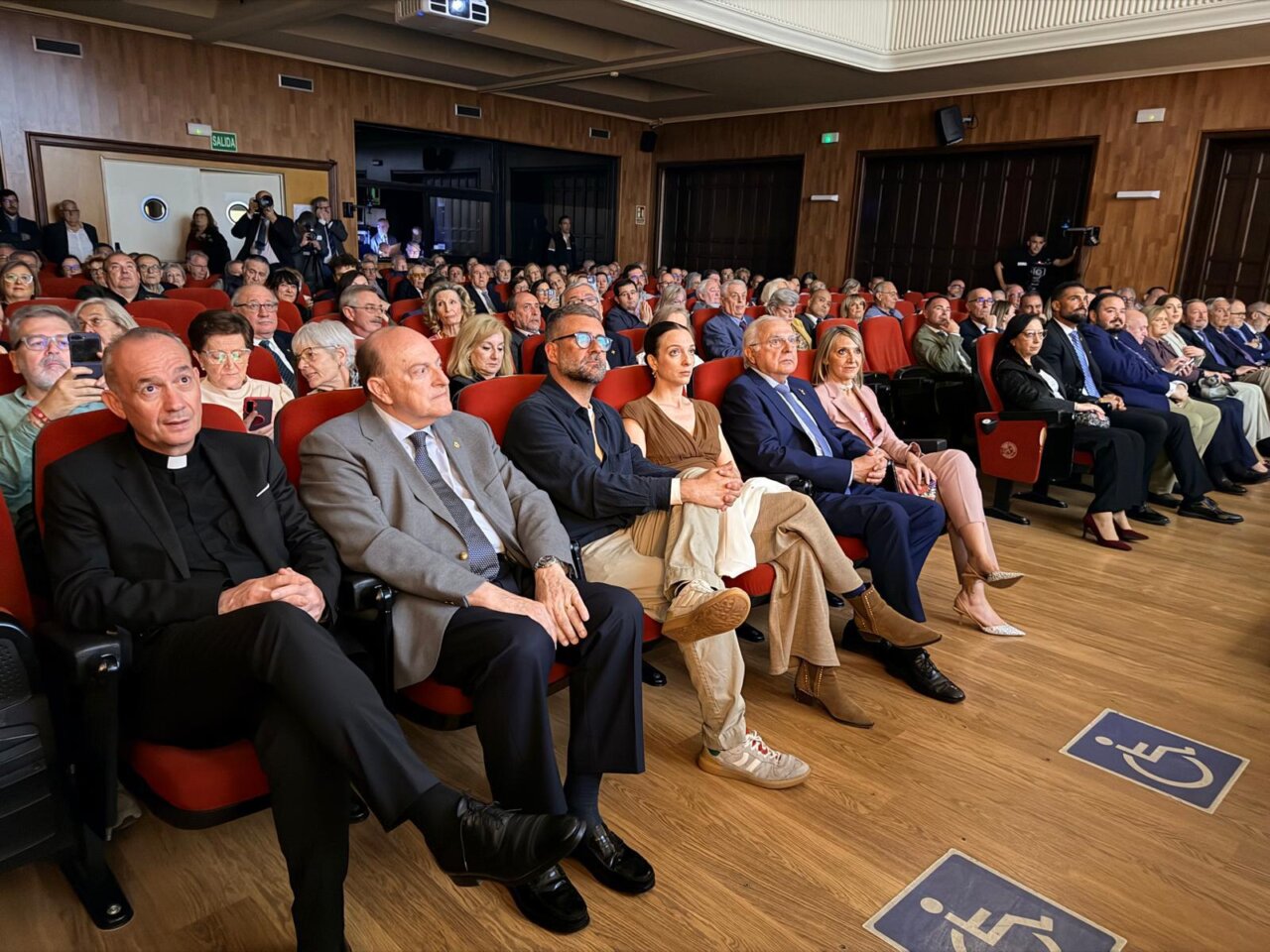 Asistentes en la gala del 700 aniversario del Corpus Christi en Valencia