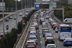 Tráfico denso en la V-30 tras un accidente de moto