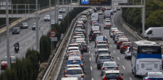 Tráfico denso en la V-30 tras un accidente de moto