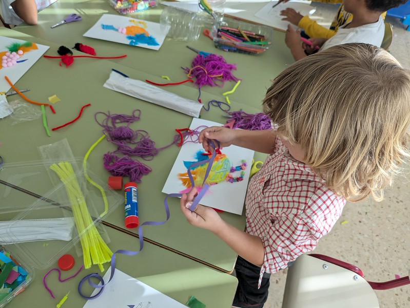 Los niños disfrutan de actividades creativas durante la Semana Santa en la Pobla de Farnals