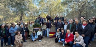 El PSPV de Paterna rinde homenaje a las víctimas en el Paredón de España.