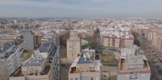 Vista aérea de la ciudad de Alaquas con edificios y áreas verdes
