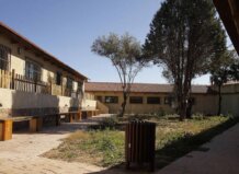 Vista del albergue y zona recreativa en La Costera, Puçol.