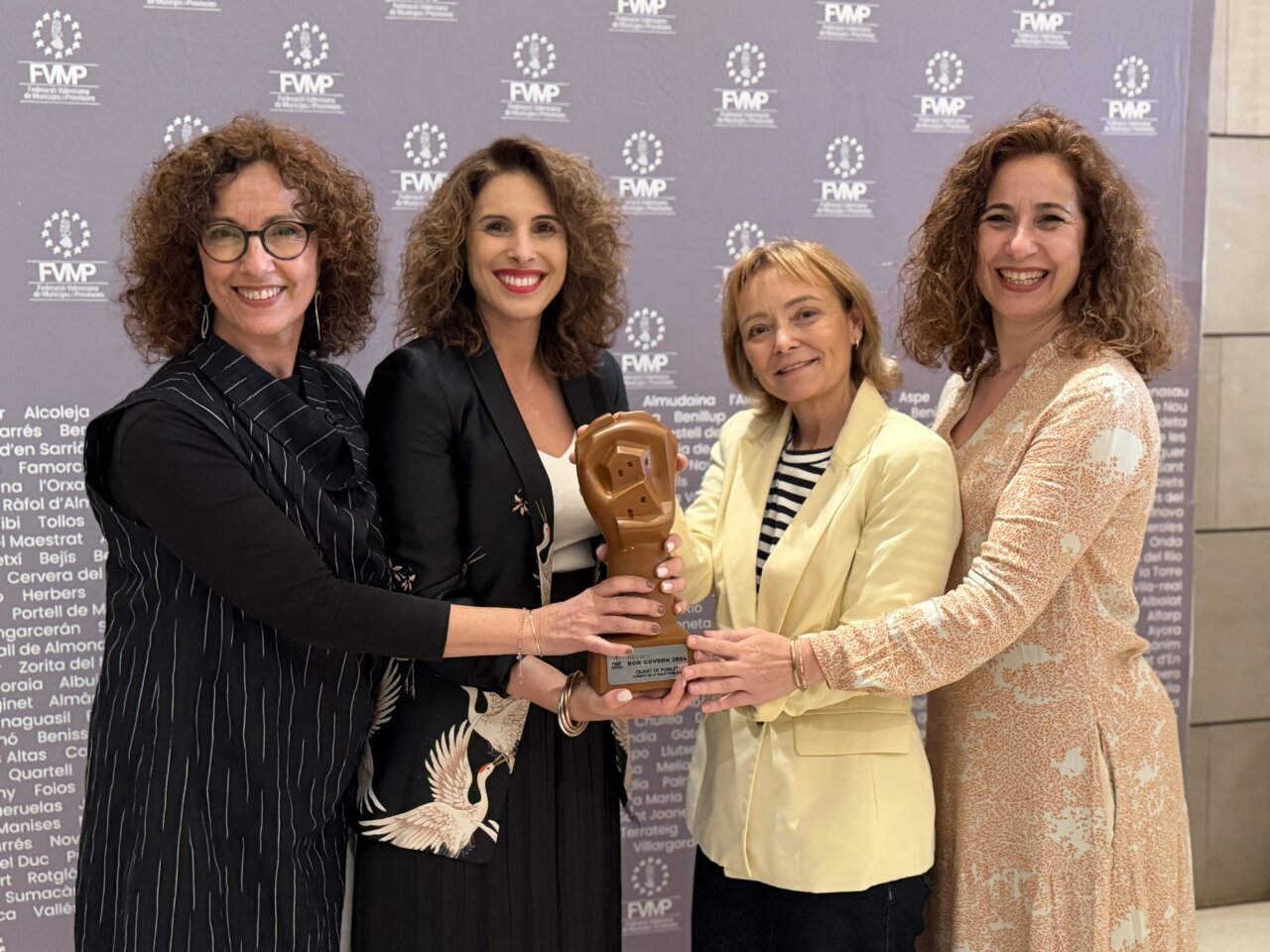 Cristina Mora y Consue Campos con equipo técnico de educación