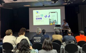 Presentación de la app Civis en un evento en Alfafar