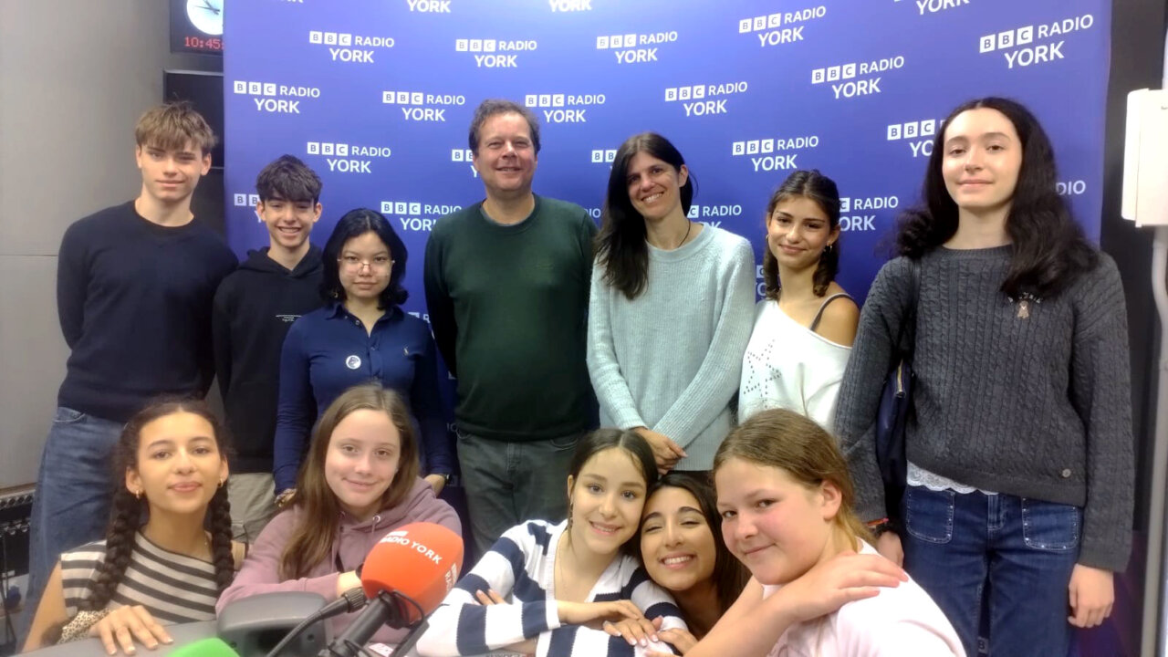 Grupo de alumnos del British School of Valencia en BBC Radio York