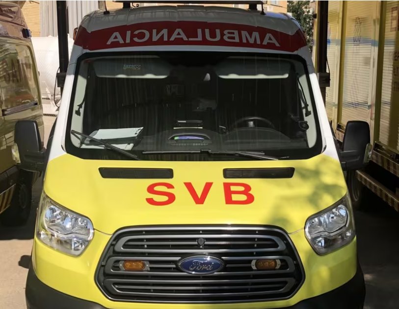 Ambulancia SVB en el lugar de un accidente de tráfico en Valencia