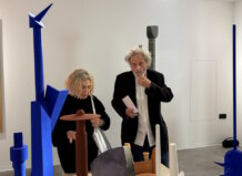 Carmen Calvo y Miquel Navarro en una exposición de arte contemporáneo