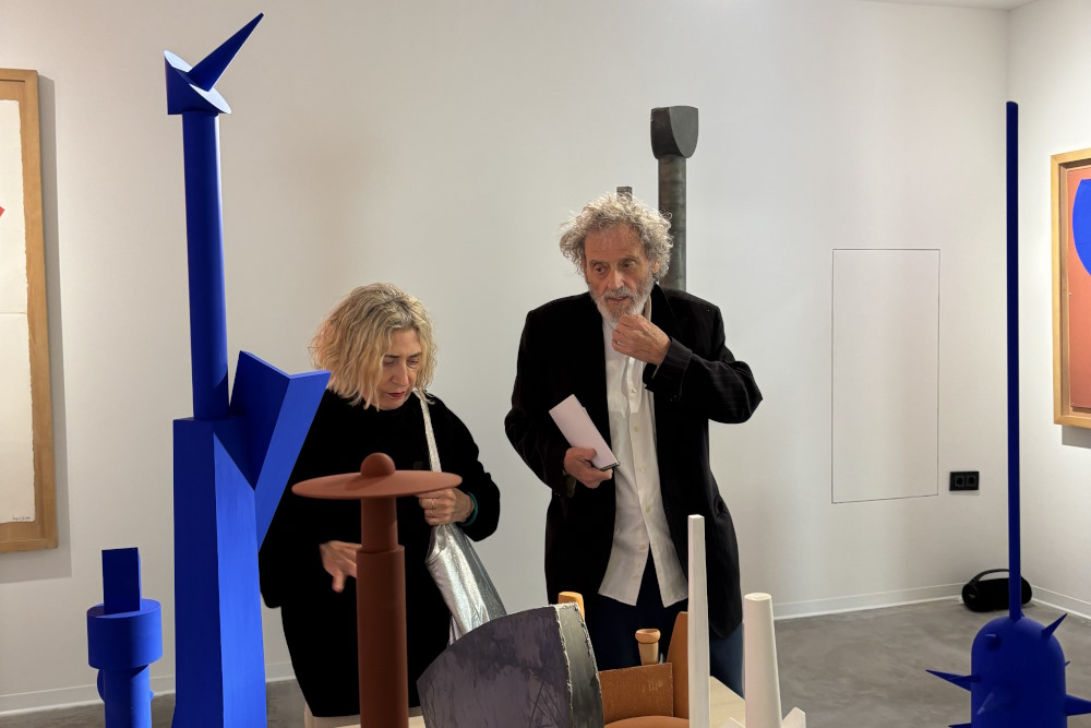 Carmen Calvo y Miquel Navarro en una exposición de arte contemporáneo