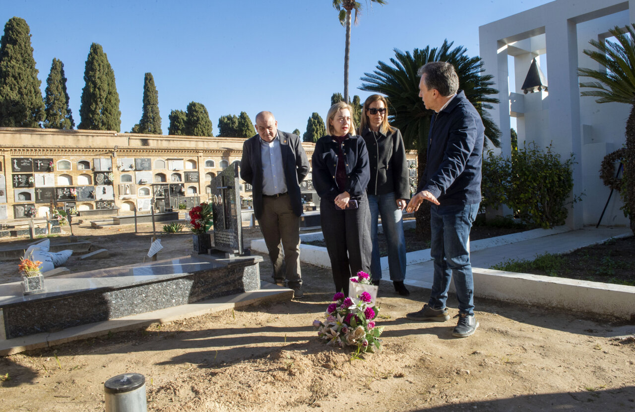Visita al cementerio de Paterna para el Memorial de víctimas represaliadas