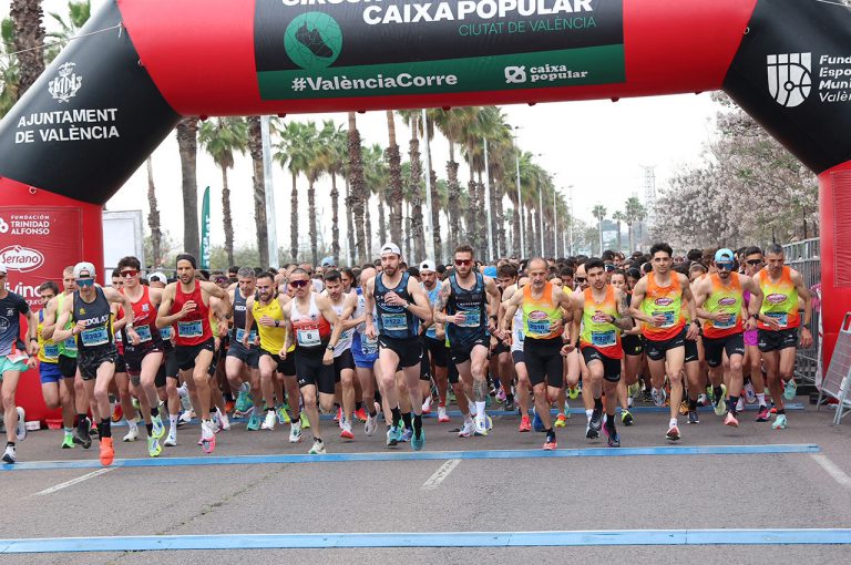 Participantes corriendo en la VII Volta a Peu per la Discapacitat en Valencia
