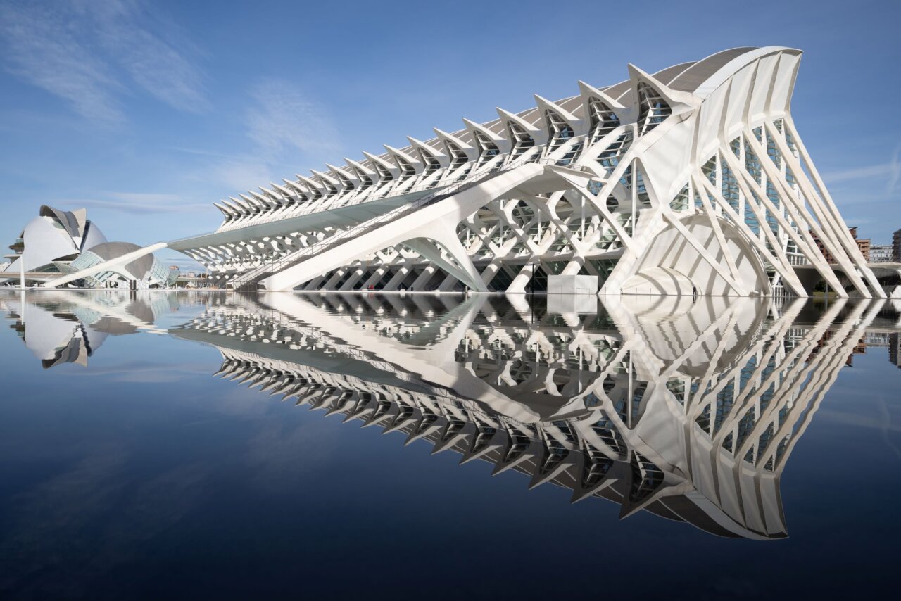 La Ciutat de les Arts i les Ciències y los promotores musicales se han reunido a lo largo de esta semana para buscar soluciones en cumplimiento de la sentencia que ampara a los vecinos por los ruidos excesivos a causa de los festivales de música y establecer las líneas a seguir en las próximas semanas.
La Ciutat de les Arts i les Ciències