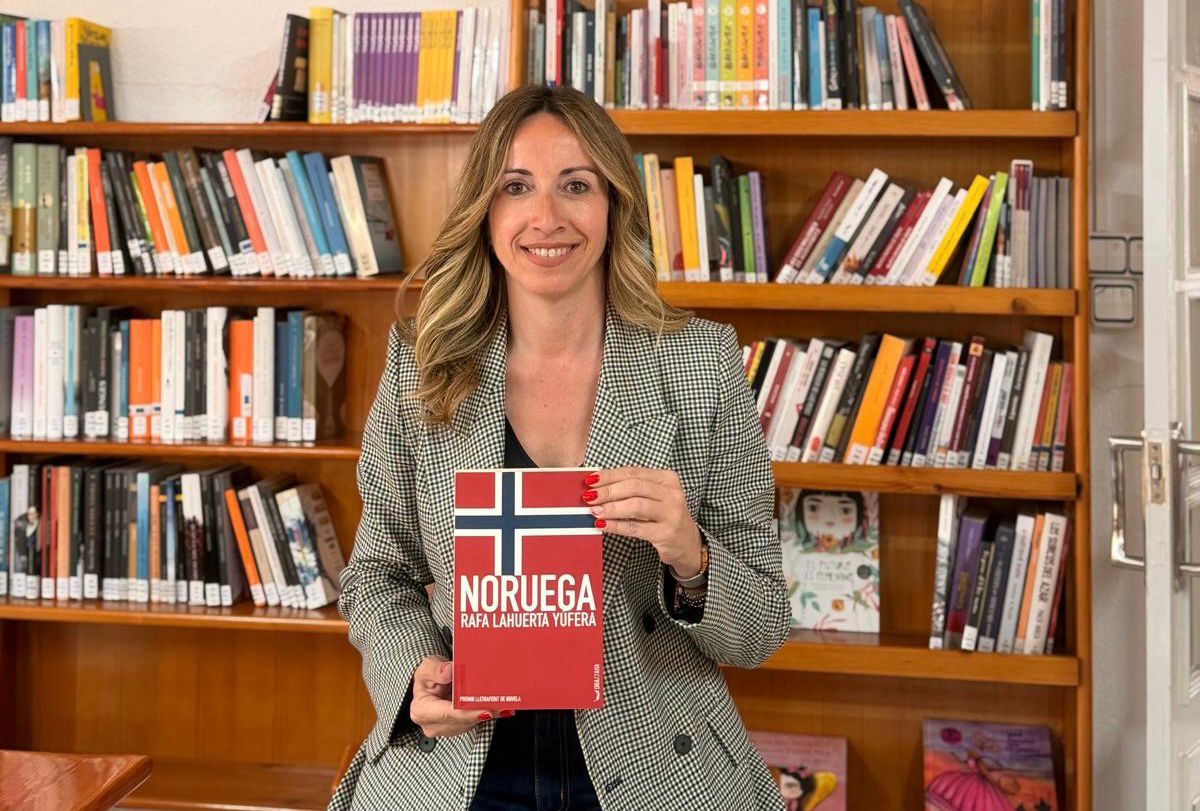 Cristina Civera presenta su recomendación literaria en el Día del Libro.