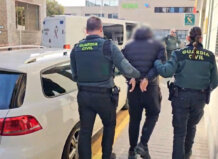 Detención de jóvenes por la Guardia Civil en Aldaia tras agredir a migrantes.