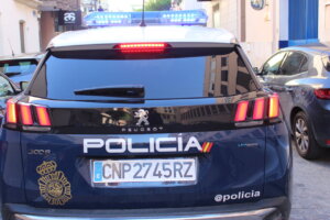Vehículo de la Policía Nacional en Valencia con luces encendidas
