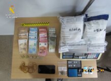 Imagen de dinero y sustancias confiscadas en Picassent