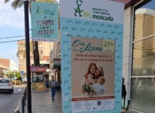 Cartel del Día de la Madre en el comercio de Moncada con plantas y sorteo