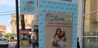 Cartel del Día de la Madre en el comercio de Moncada con plantas y sorteo