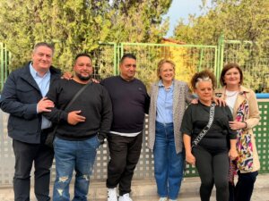 Grupo de personas en el Día Internacional del Pueblo Gitano en Torrent