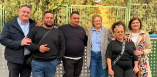 Grupo de personas en el Día Internacional del Pueblo Gitano en Torrent