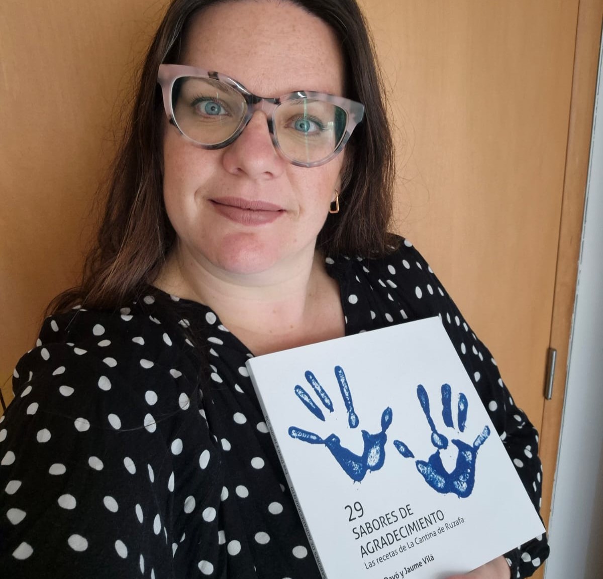 Elionor Martínez celebra el Día del Libro con una recomendación literaria.
