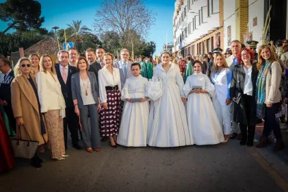 Grupo de personas en el Encuentro Glorioso de Torrent durante la Semana Santa