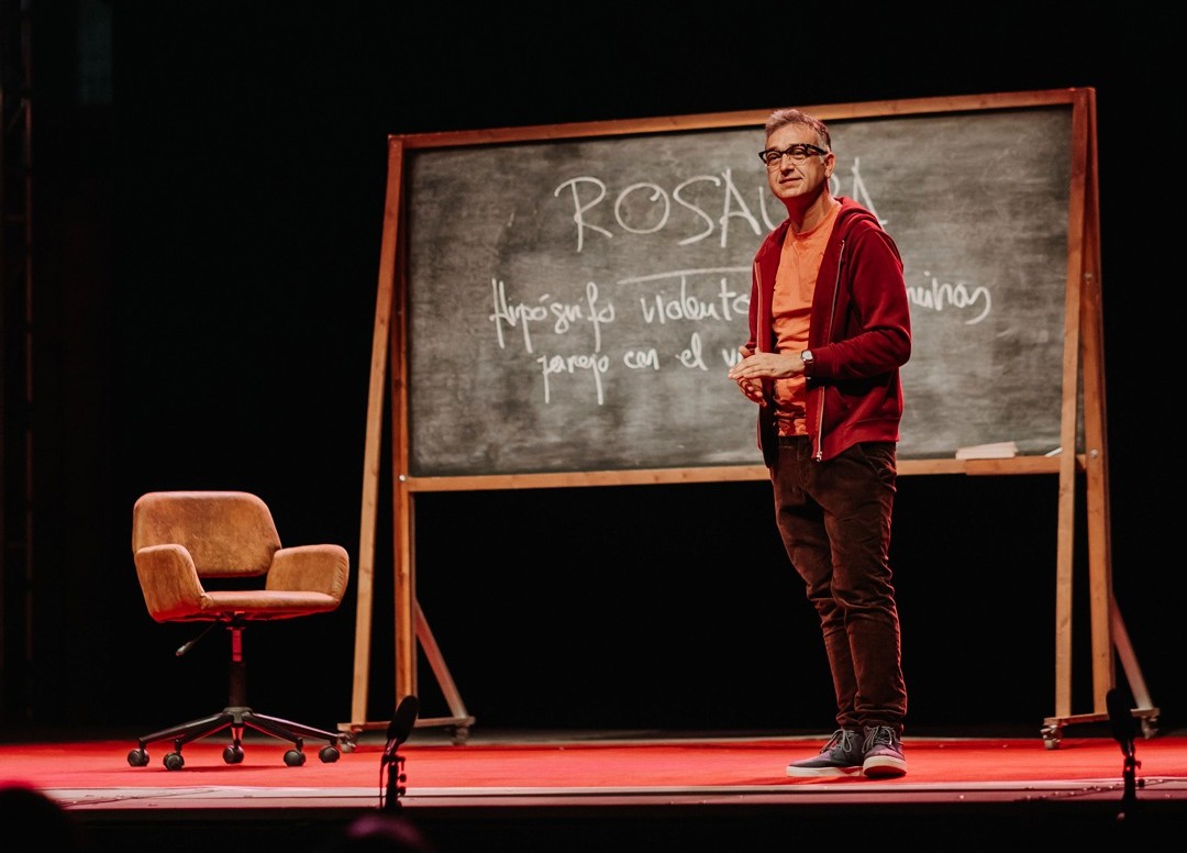 Una escena de 'Mapache', captada per Paula Román en l'edició XXIII 'Escènia, mostra de teatre emergent' de Foios Una escena de 'Mapache', captada per Paula Román en l'edició XXIII 'Escènia, mostra de teatre emergent' de Foios