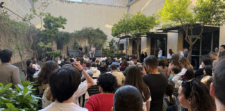 Asistentes en la II Feria del Libro de Massamagrell disfrutando de un evento literario
