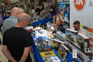 La 30ª edición de la Feria de Modelismo en Torrent reúne a aficionados y expertos.