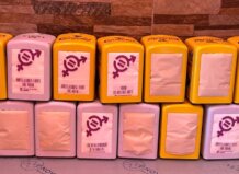 Servilletas de papel con mensajes de igualdad y contra la violencia machista en Foios