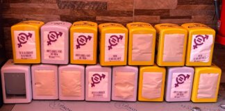 Servilletas de papel con mensajes de igualdad y contra la violencia machista en Foios