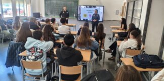 Alumnos del IES Sedaví en una formación sobre violencia de género