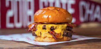 Hamburguesa Singular de Hundred Burgers con carne, cheddar y beicon