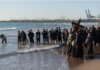 El Cabanyal traslada su devoción a la orilla del Mediterráneo en un emotivo homenaje a los náufragos y marineros Ceremonia en la playa con imágenes religiosas y fieles rindiendo homenaje