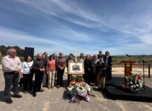 Grupo de personas en un acto homenaje a Rafael Belda en Manises