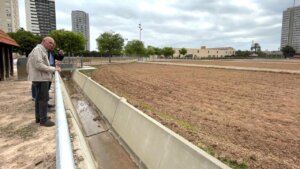 Visita a los huertos urbanos de Sociòpolis con parcelas preparadas para cultivo