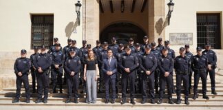Grupo de nuevos agentes de la Policía Local de Paterna en un acto oficial