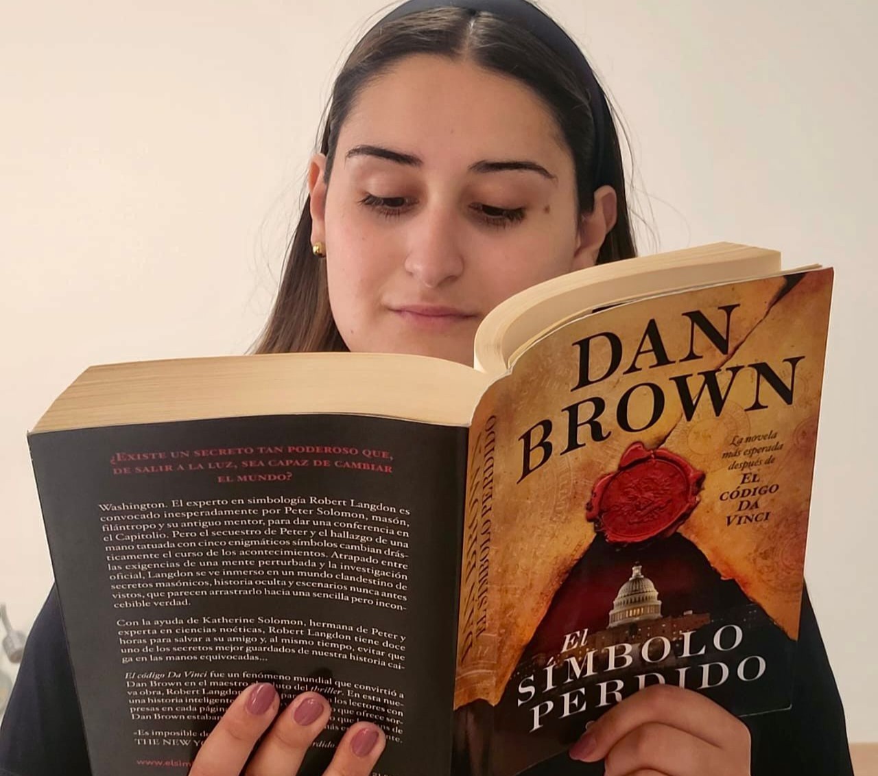 La Reina del Encuentro de Torrent 2026, Inmaculada Puchades, comparte su lectura favorita.