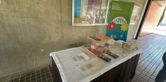 Mesa de votación para inversiones participativas en La Pobla de Farnals