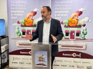Jorge Blanco presentando la campaña RAEECCIONA en Paiporta