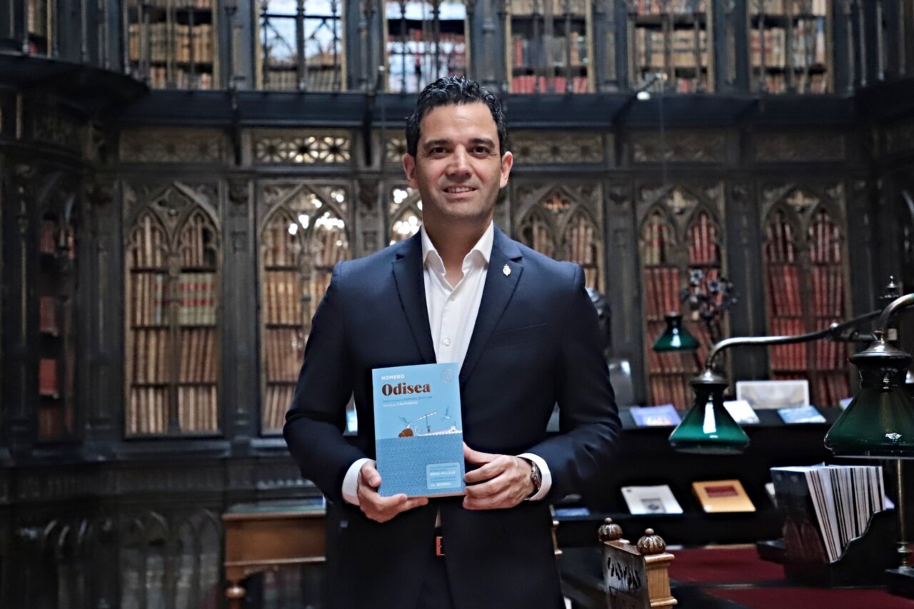 El alcalde de Paterna, Juan Antonio Sagredo, celebra el Día del Libro.