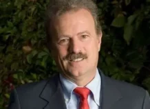 Retrato de Manuel Campo Vidal, periodista y sociólogo español.