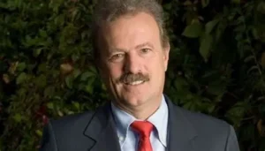 Retrato de Manuel Campo Vidal, periodista y sociólogo español.