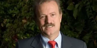Retrato de Manuel Campo Vidal, periodista y sociólogo español.