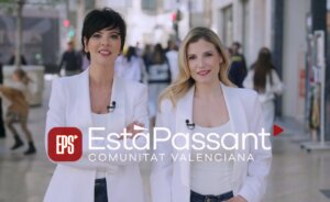 María Domínguez y Rosa Porta presentando el programa Està Passant Comunitat Valenciana