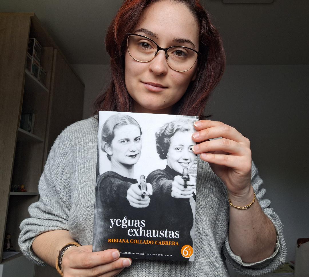 Mercedes Fisteus ‘Yeguas exhaustas’, de Bibiana Collado Cabrera

La joven escritora leonesa Mercedes Fisteus recomienda por el Día del Libro ‘Yeguas exhaustas’, de Bibiana Collado Cabrera, una obra a la que se acercó el año pasado y cuya repercusión entiende perfectamente al recordar que era uno de los libros más leídos en clubes de lectura y que iba ya por su sexta edición. Fisteus la define como una novela actual, necesaria y reivindicativa, especialmente en un tiempo en el que vuelven a ponerse en el centro cuestiones como las clases sociales, el machismo o el mundo rural. Además, considera que ‘Yeguas exhaustas’ es ya un título imprescindible de la literatura española actual.