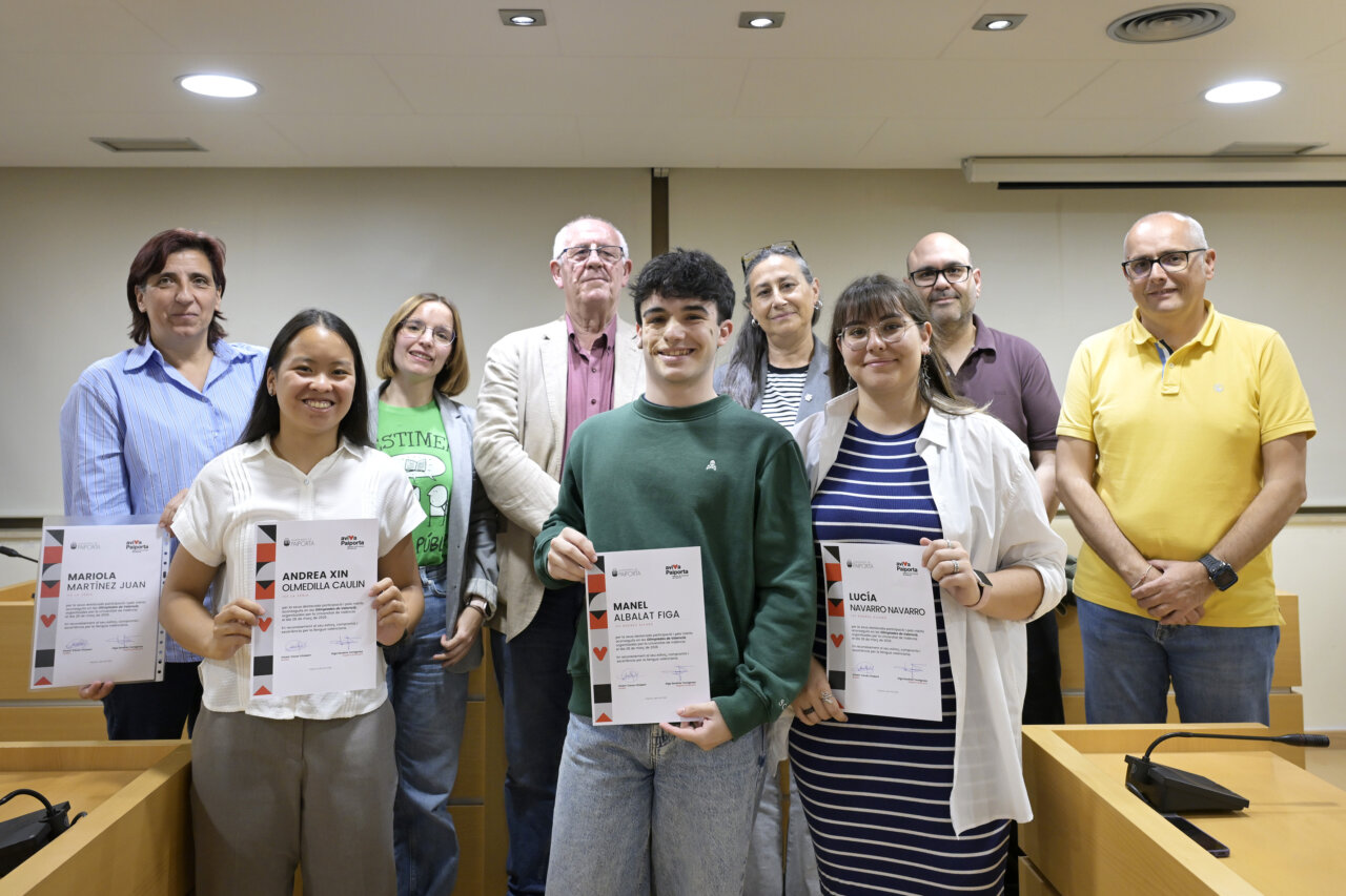 Estudiantes premiados en la Olimpíada de Valencià en Paiporta