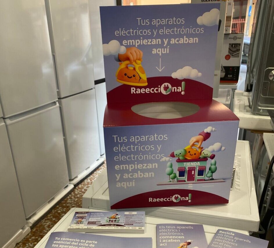 Caja de reciclaje de aparatos electrónicos en Paiporta