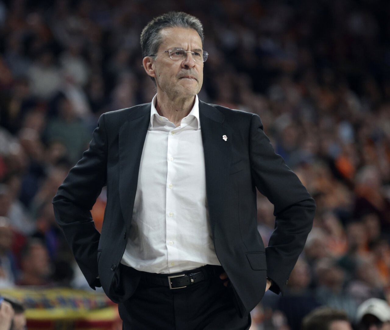 Pedro Martínez durante un partido de baloncesto con expresión concentrada