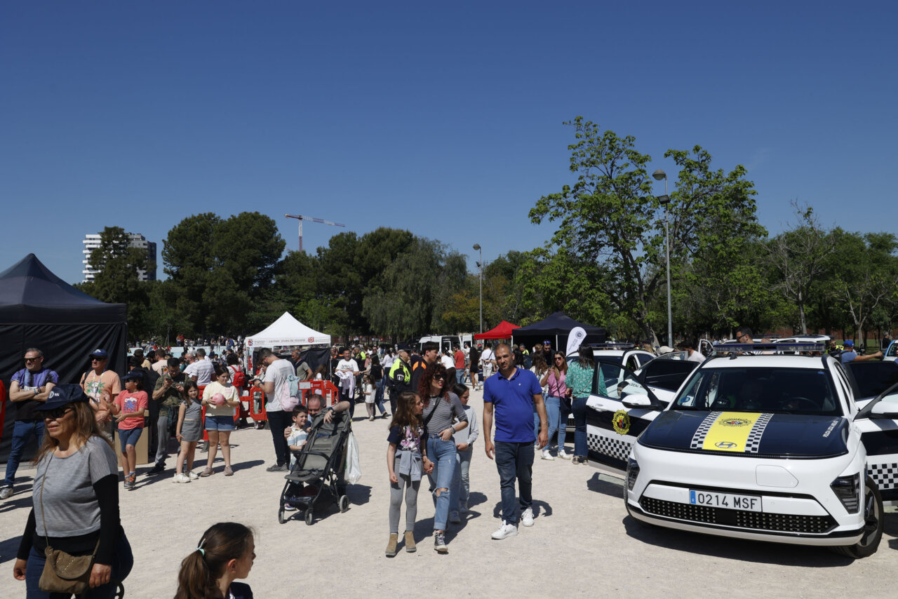 Multitud en jornada de puertas abiertas de la Policía Local de Mislata